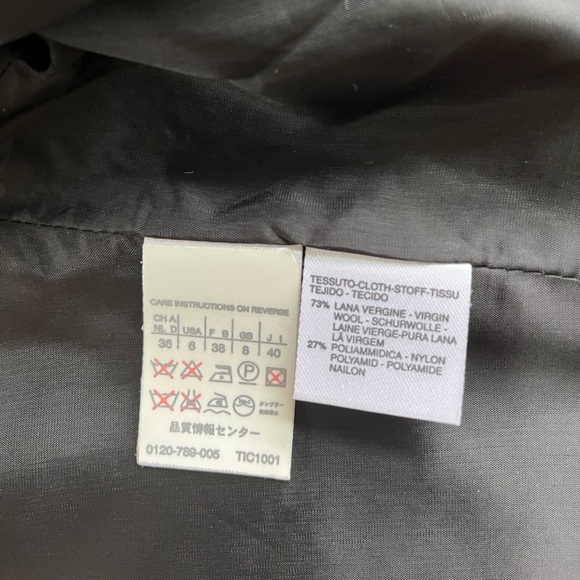 Max Mara black blazer, size 6, great condition, 73% virgin wool, 27% nylon. - Picture 7 of 8